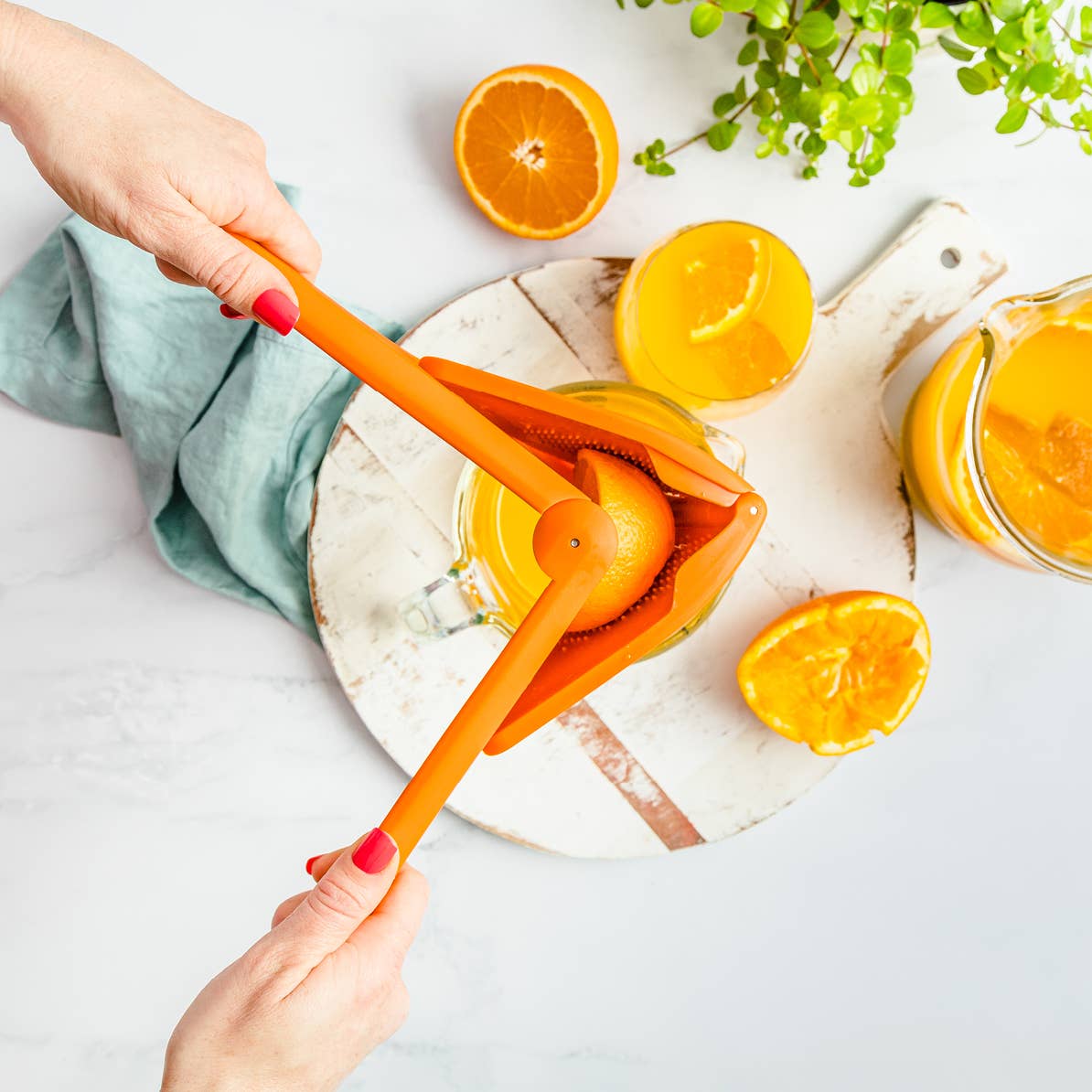 Fluicer - Fold Flat Easy Juicer: Lemon