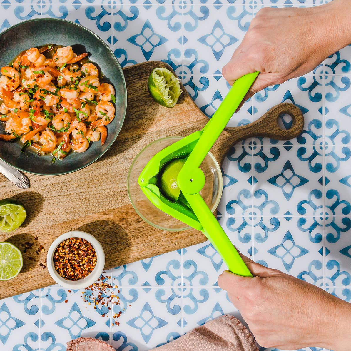 Fluicer - Fold Flat Easy Juicer: Lemon