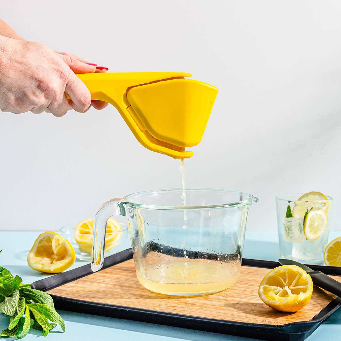 Fluicer - Fold Flat Easy Juicer: Lemon