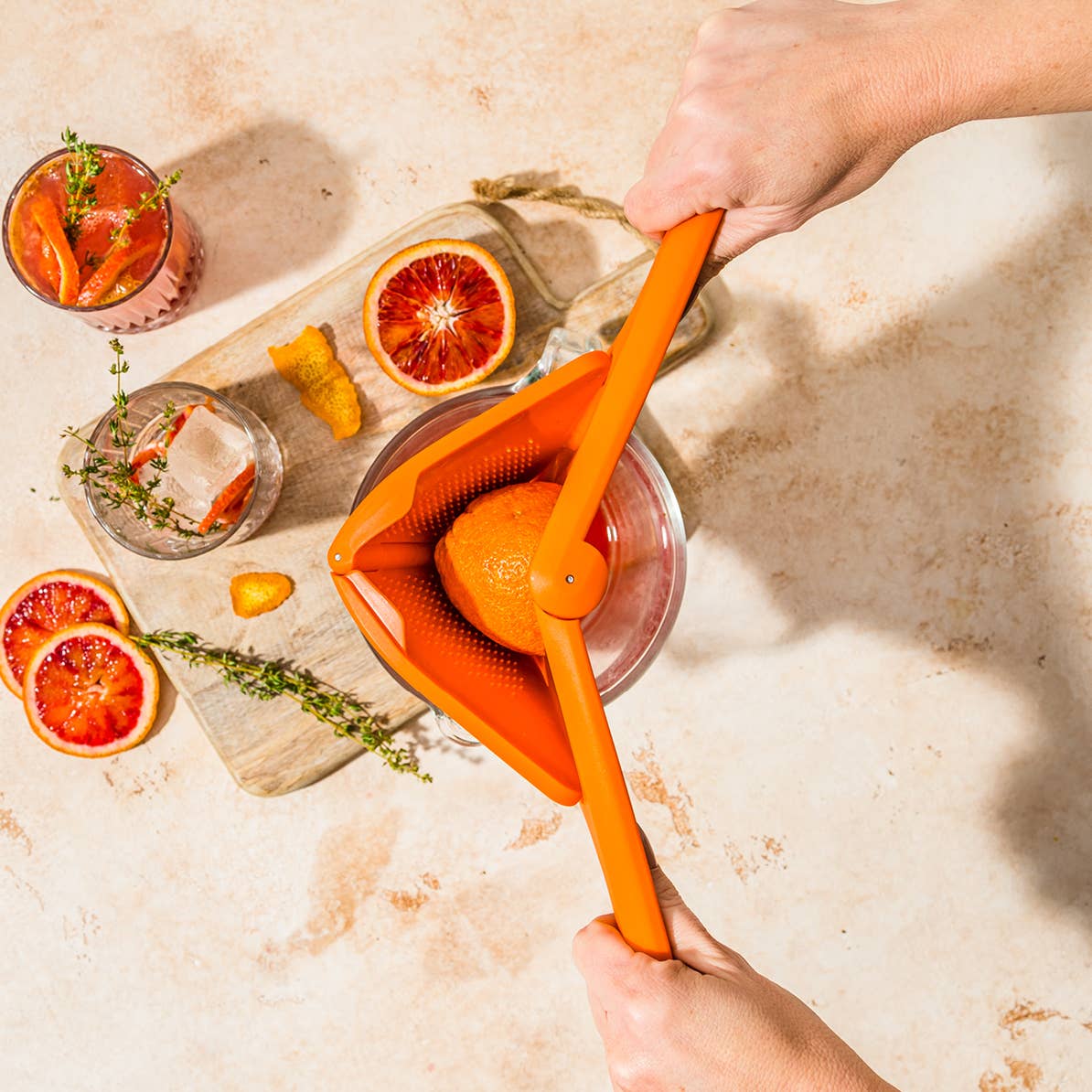 Fluicer - Fold Flat Easy Juicer: Lemon