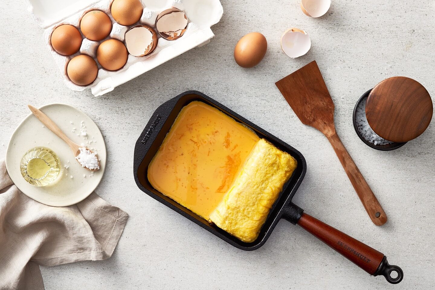 SKEPPSHULT 9" x 7" Cast Iron Japanese Omelette (Tamagoyaki) Pan with Walnut Handle