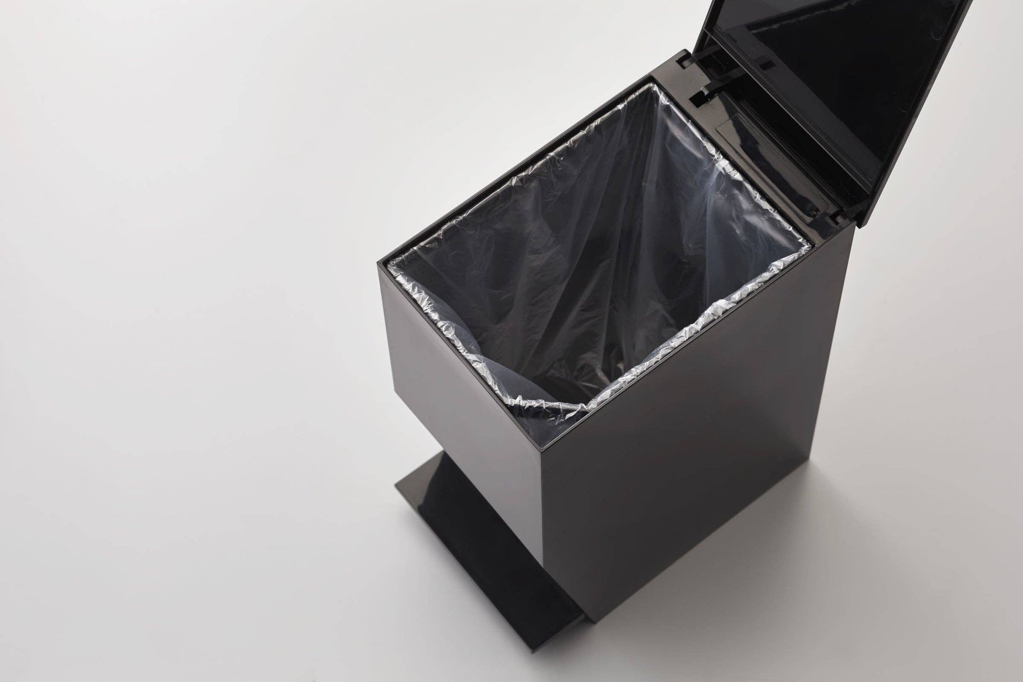Tower Step Trash Can: Black