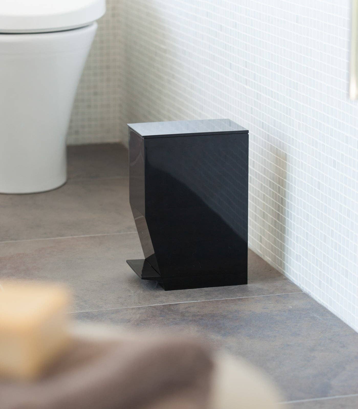 Tower Step Trash Can: Black