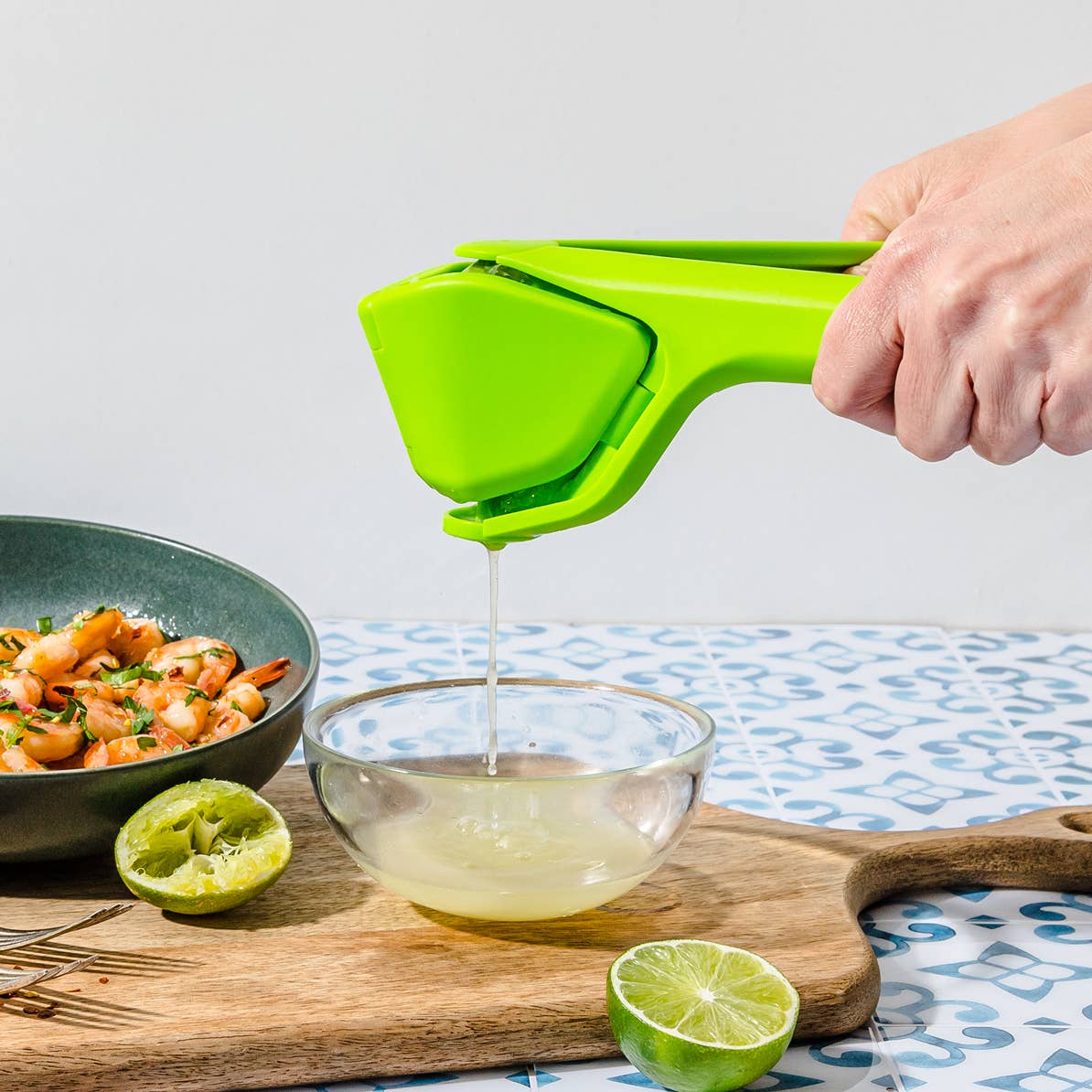 Fluicer - Fold Flat Easy Juicer: Lemon