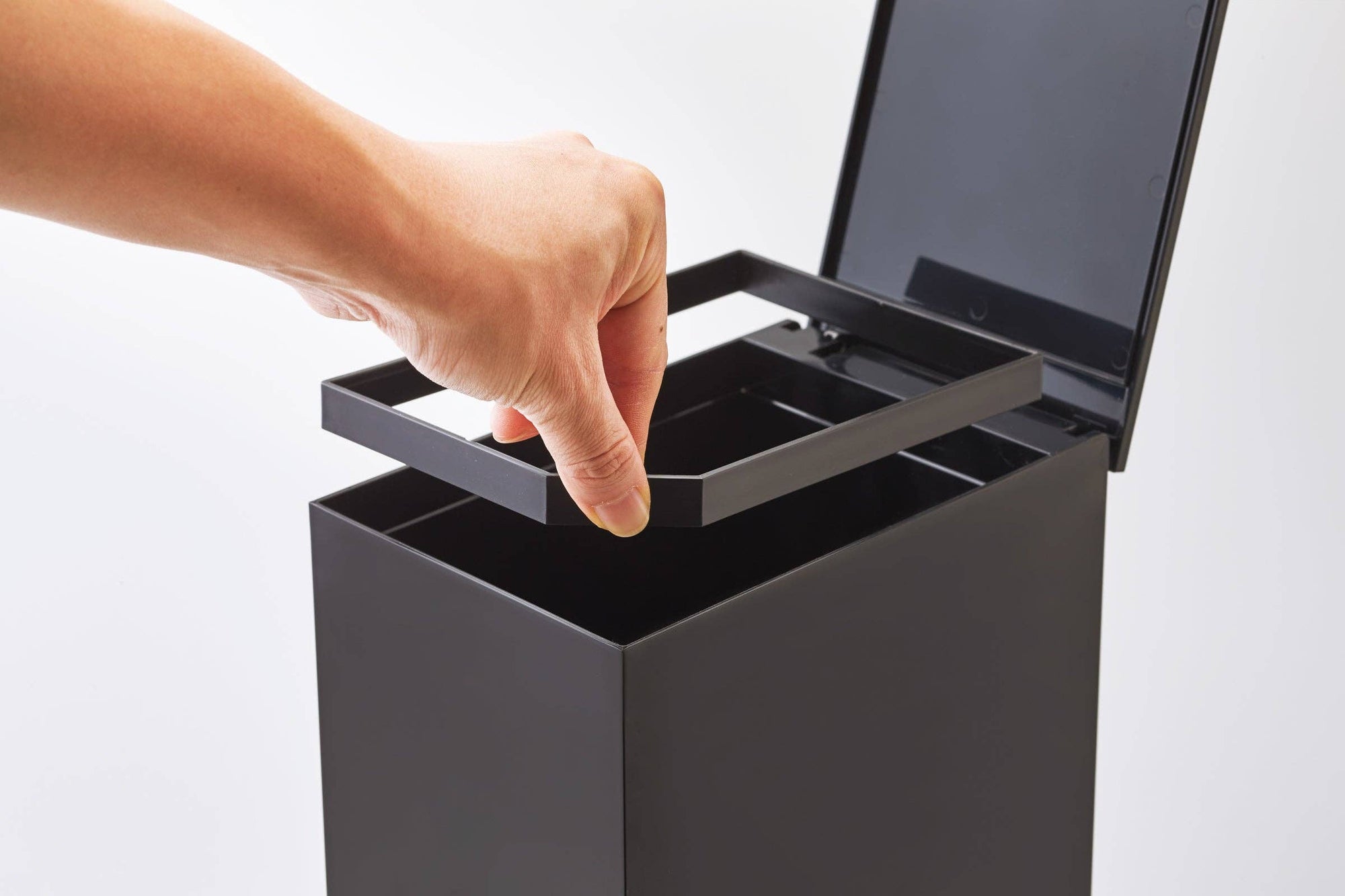 Tower Step Trash Can: Black