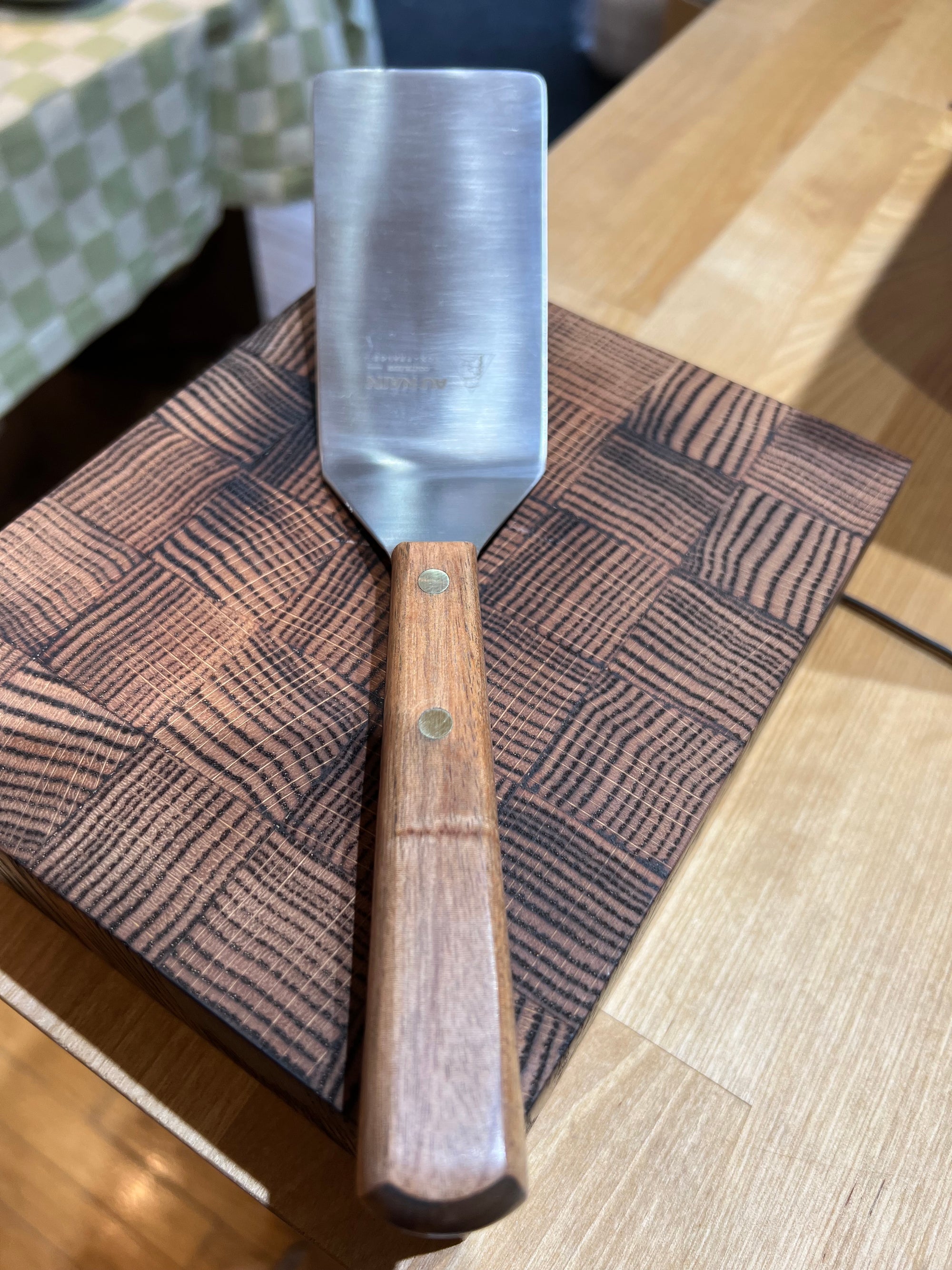 Au Nain Cranked Spatula Without Serration 15 x 6 cm