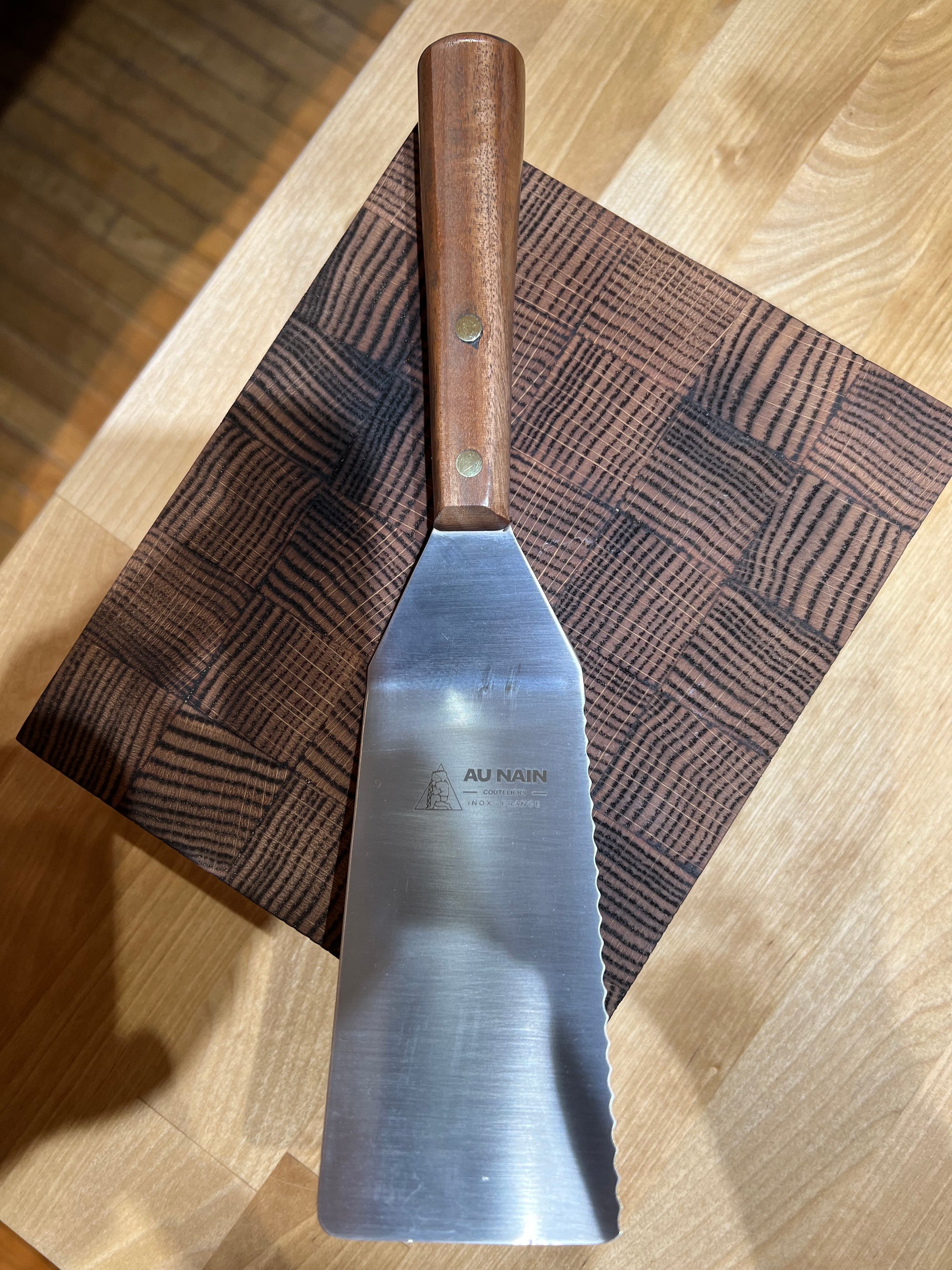 Au Nain Cranked Spatula With Serration 15 x 6 cm
