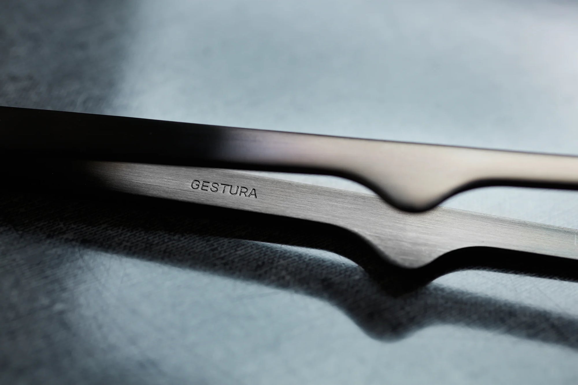 Gestura Stando Gunmetal