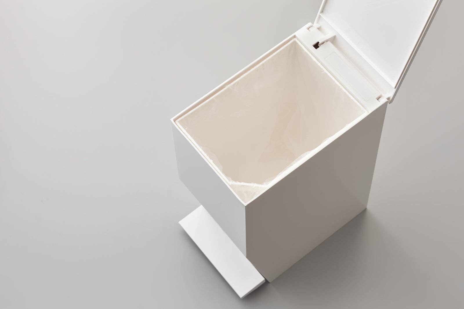Tower Step Trash Can: Black