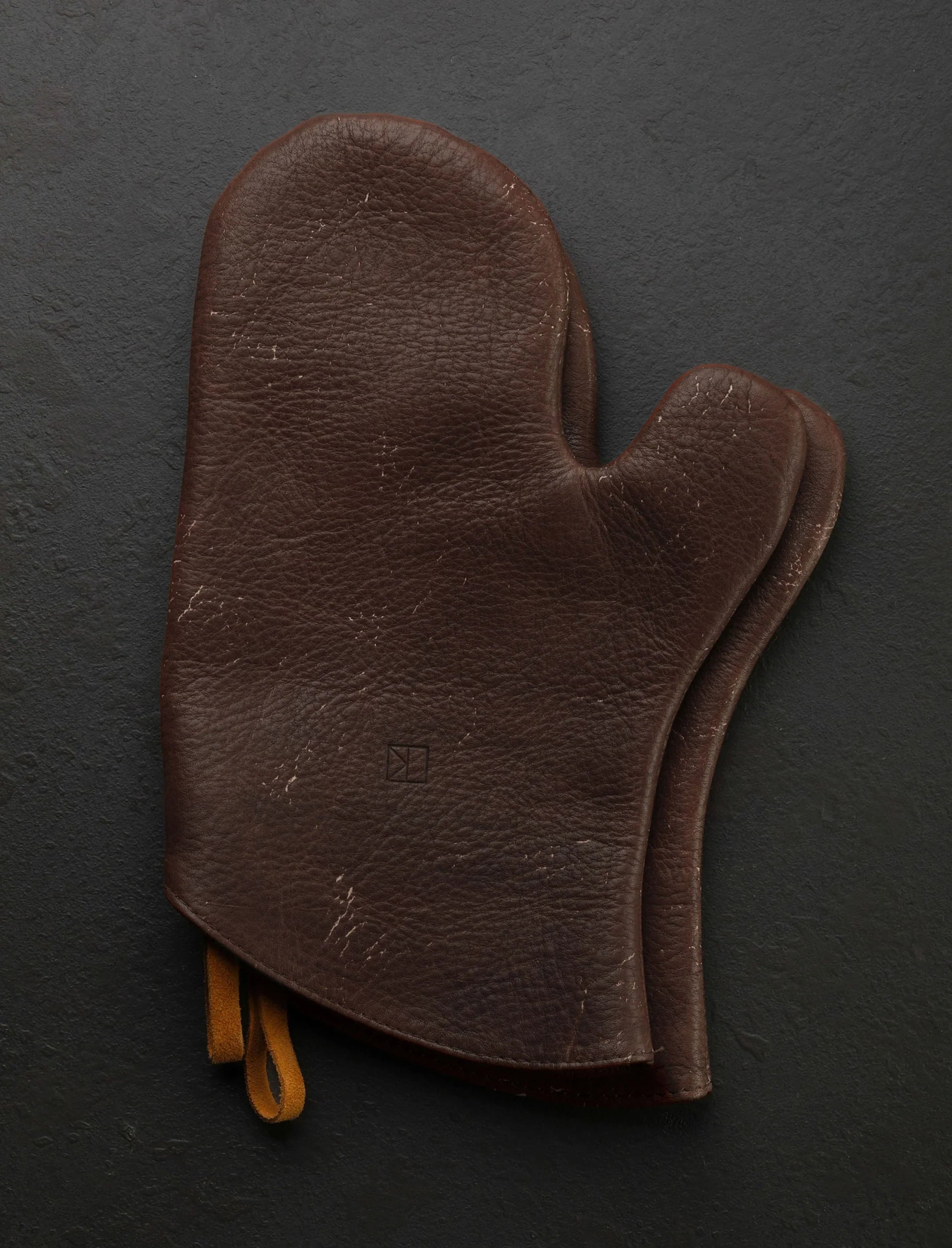 Linney Kenney Leather Oven Mitts In Timber, Individual
