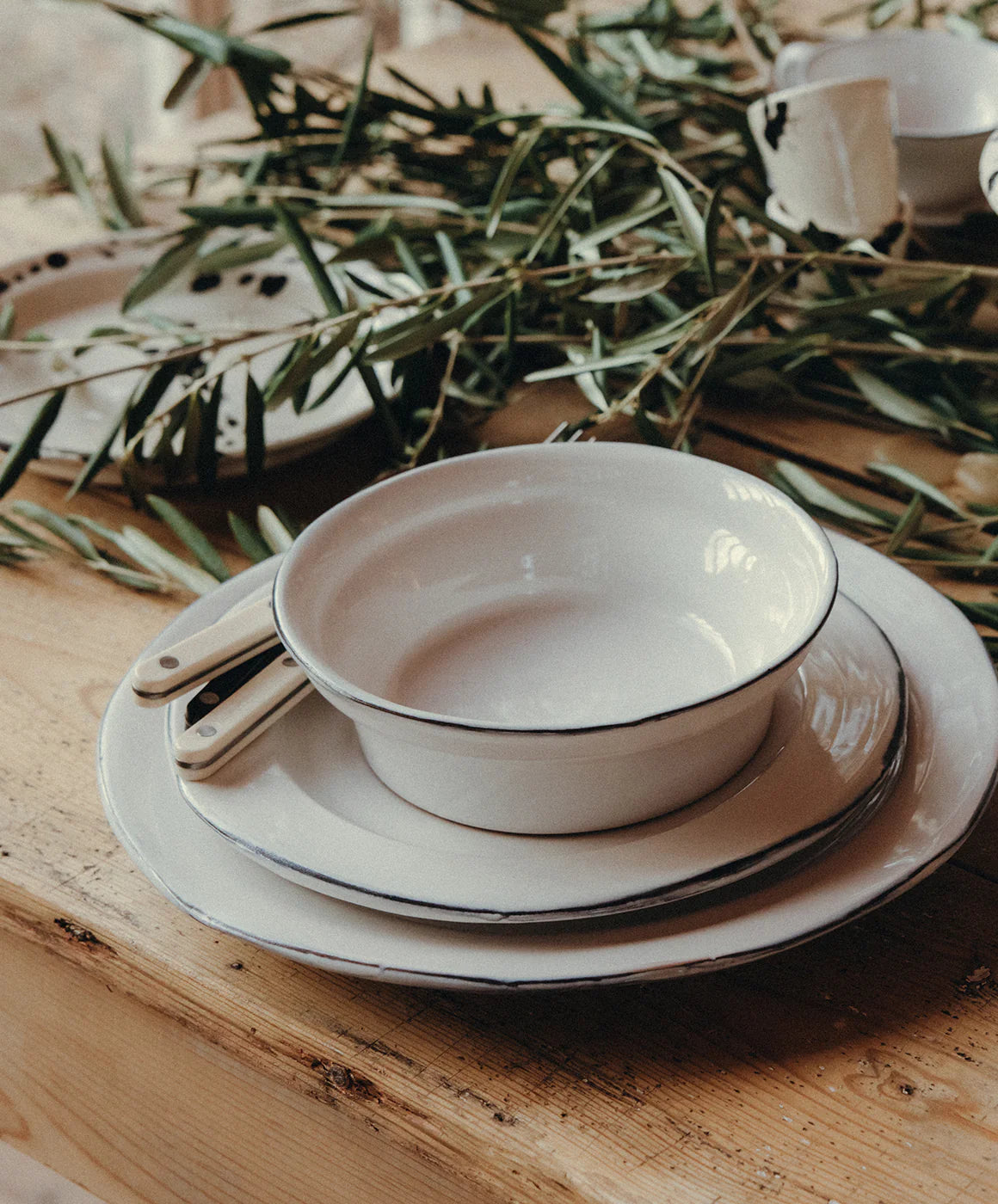 Il Buco Vita Bevagna Dinner Plate with Black Rim
